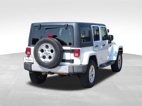 Used 2014 Jeep Wrangler Unlimited Sahara w/ Dual Top Group AWD/4WD image 9