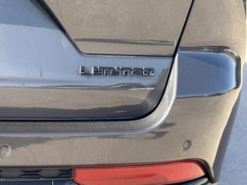 Used 2024 Jeep Grand Cherokee Limited w/ Luxury Tech Group II image 10