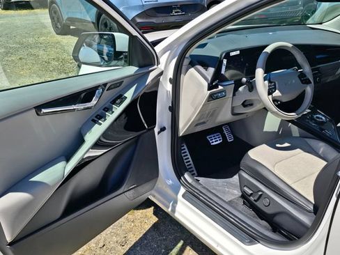 New 2026 Kia Niro Wave w/ Wave Preserve Package FWD image 17