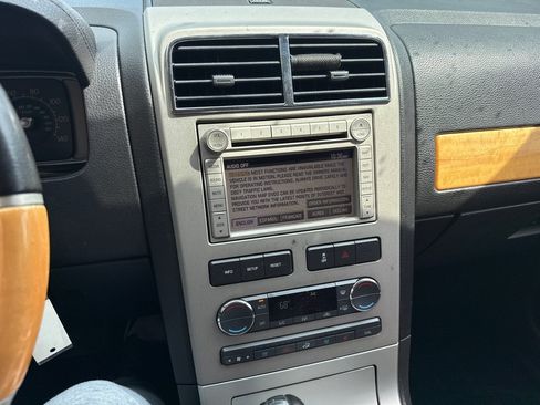Used 2010 Lincoln MKX AWD image 16