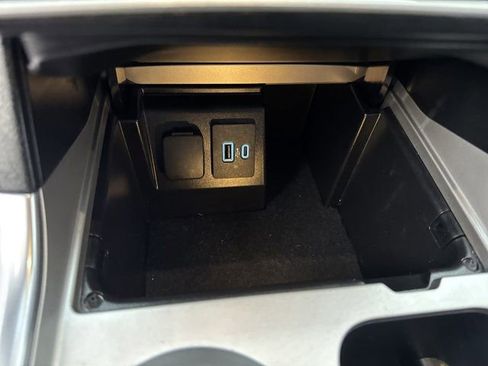 Used 2022 Ford Explorer Limited w/ Hybrid Equipment Group 310A AWD/4WD image 26