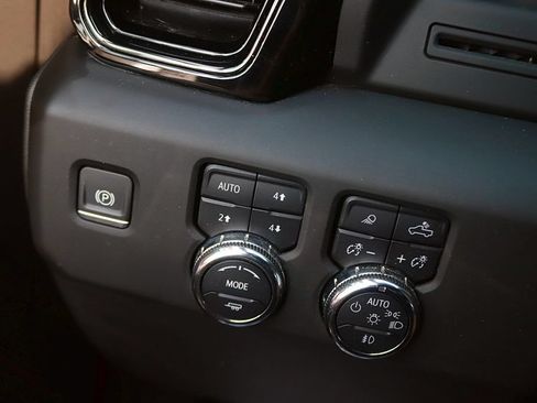 Used 2024 GMC Sierra 2500 AT4 w/ AT4 Preferred Package AWD/4WD image 27