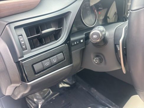 Certified 2025 Lexus ES 300h w/ Accessory Package (Z2) image 14
