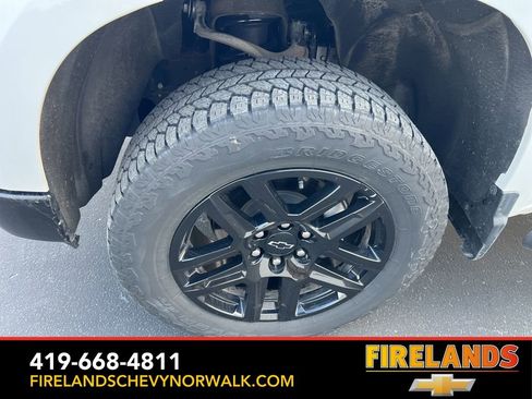 Used 2025 Chevrolet Silverado 1500 Custom Trail Boss w/ Turbomax Blackout Package image 18