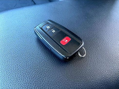 Used 2020 Toyota RAV4 XLE image 10