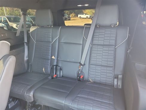 Used 2025 Cadillac Escalade ESV Sport Platinum image 11