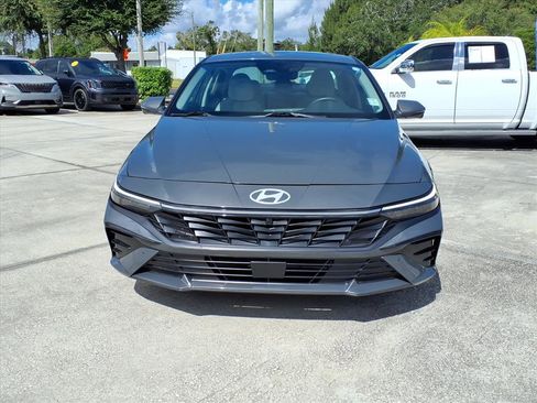 Certified 2024 Hyundai Elantra Limited image 2