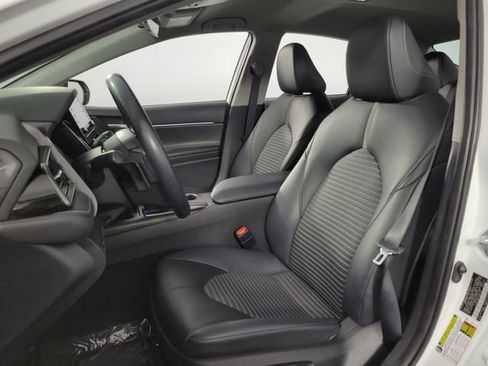 Used 2023 Toyota Camry SE image 14