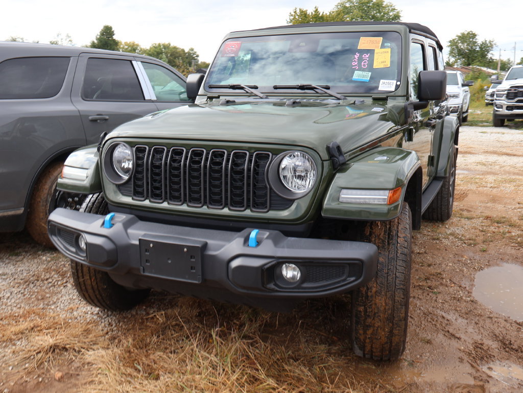 Used 2024 Jeep Wrangler Unlimited AWD/4WD image 3
