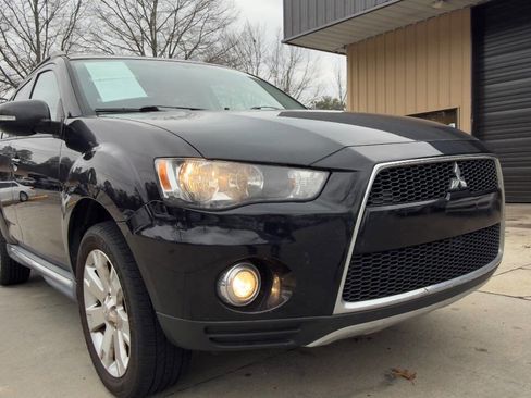 Used 2013 Mitsubishi Outlander SE image 9