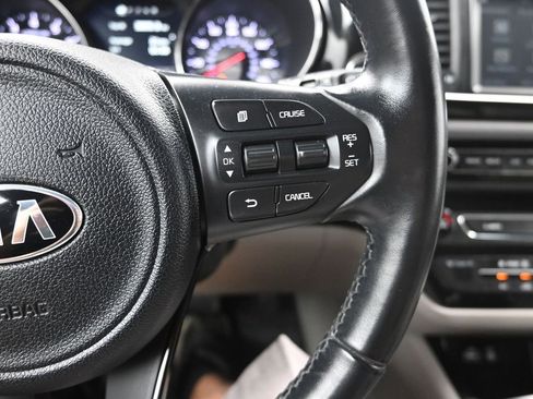 Used 2017 Kia Sedona SX image 22