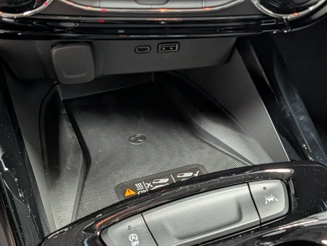 New 2026 Chevrolet Trax LT w/ Sunroof Package FWD image 25