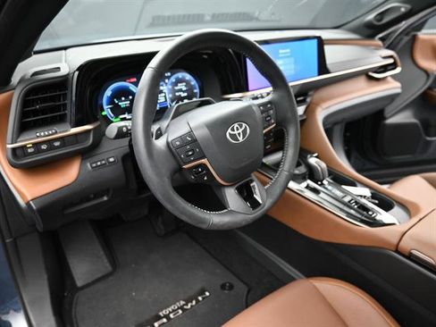 New 2025 Toyota Crown Signia AWD/4WD image 8