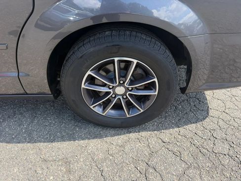 Used 2017 Dodge Grand Caravan SXT FWD image 9