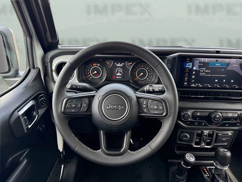 Used 2025 Jeep Wrangler Unlimited Sport AWD/4WD image 14