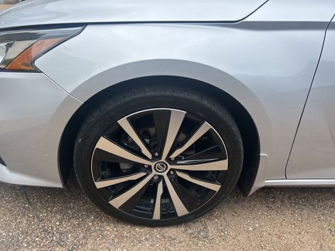 Used 2019 Nissan Altima 2.5 SR w/ SR Premium Package FWD image 1