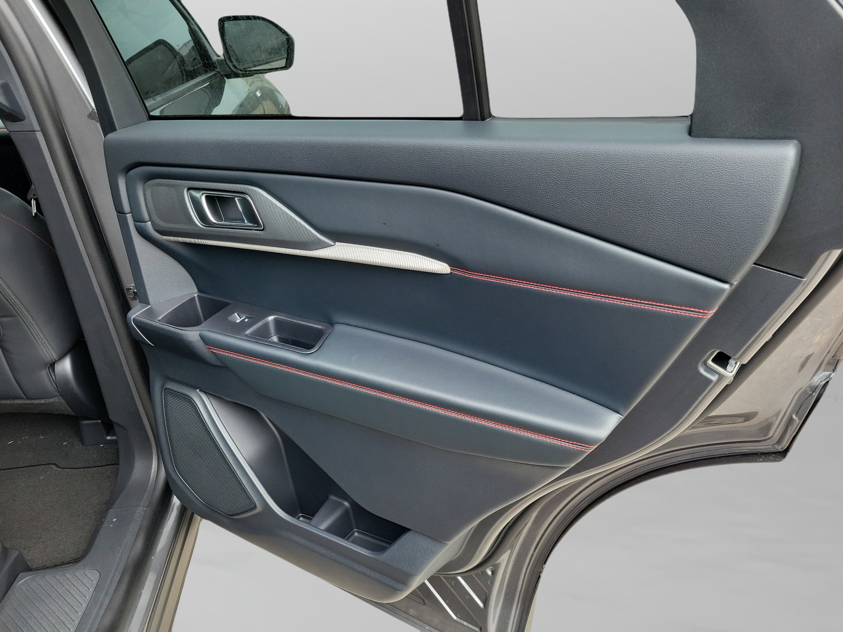 New 2026 Ford Explorer ST-Line w/ ST-Line Street Pack RWD image 26