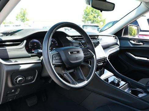 Used 2024 Jeep Grand Cherokee Laredo RWD image 25