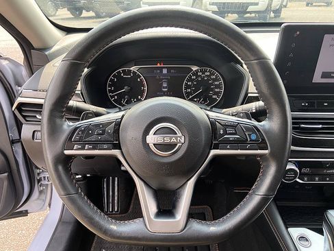 Used 2023 Nissan Altima 2.0 SR FWD image 13