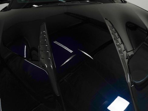 Used 2025 Aston Martin Vanquish RWD image 13