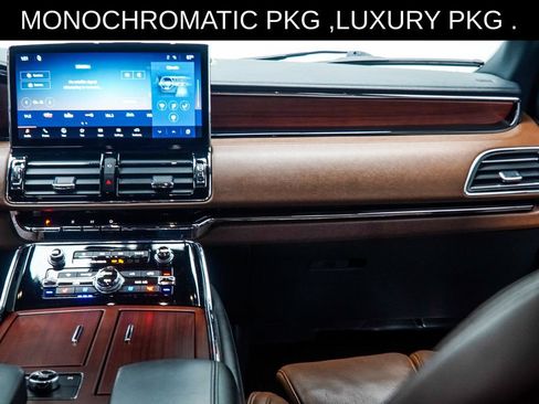 Used 2023 Lincoln Navigator Reserve AWD/4WD image 18