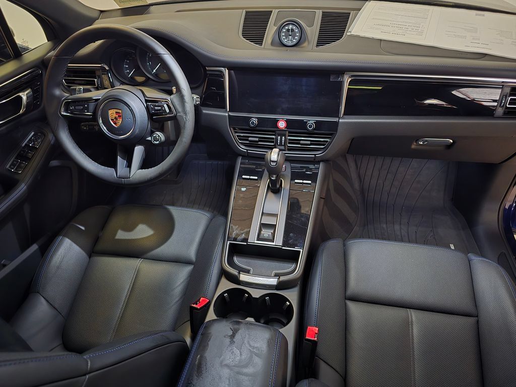 Certified 2026 Porsche Macan AWD/4WD image 17