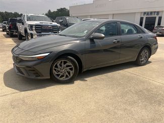 Used 2024 Hyundai Elantra SEL image 1