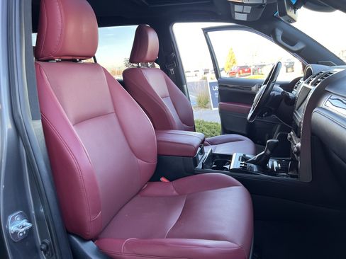 Used 2021 Lexus GX 460 Premium w/ Premium Package image 26