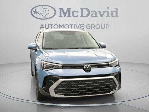 Used 2025 Volkswagen Taos SE w/ Black Wheel Package FWD image 2