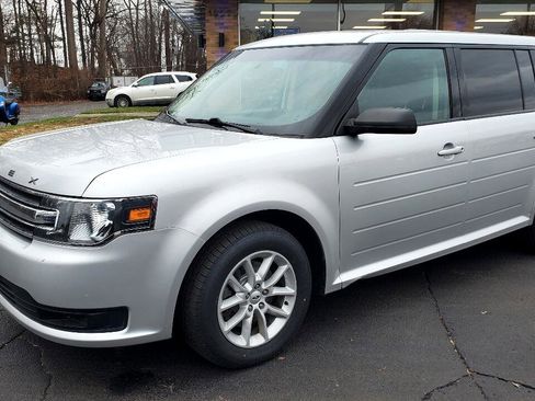 Used 2019 Ford Flex SE image 2