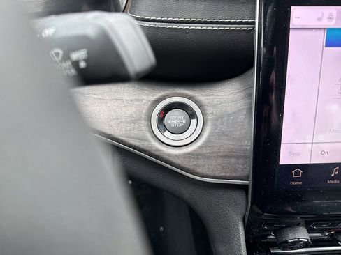 Certified 2023 Jeep Grand Cherokee L Limited image 17