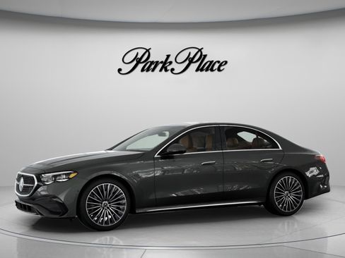 New 2026 Mercedes-Benz E 350 4MATIC Sedan image 3