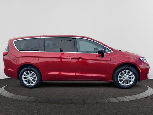 New 2026 Chrysler Pacifica Limited image 4