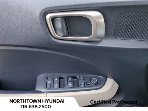 Used 2023 Hyundai Venue Limited image 29
