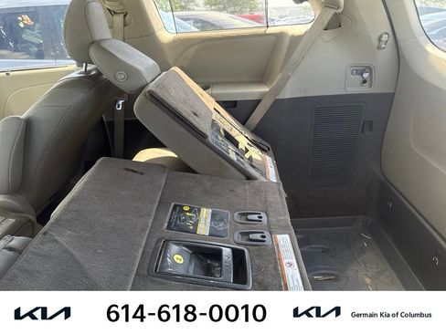 Used 2015 Toyota Sienna XLE w/ XLE Navigation Package FWD image 11