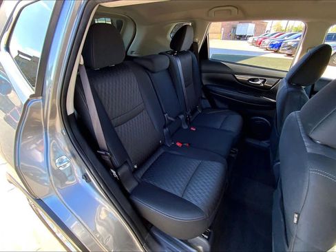 Used 2018 Nissan Rogue SV image 21