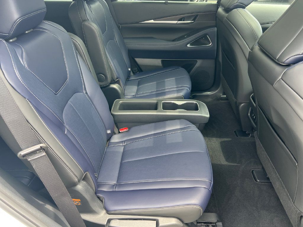 Certified 2026 INFINITI QX60 Sport w/ Dark Cargo Package AWD/4WD image 17