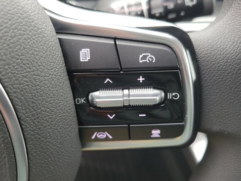 Used 2025 Kia Sorento LX image 22