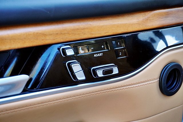Used 2022 Jeep Grand Wagoneer Series III AWD/4WD image 36