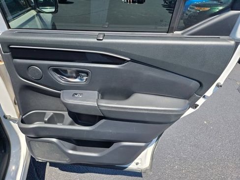 Used 2023 Honda Pilot Touring image 12
