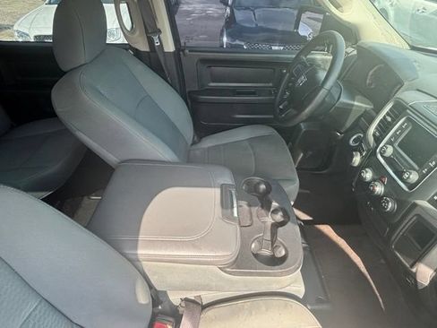 Used 2017 RAM 1500 Express RWD image 12