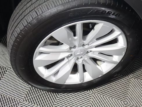 Used 2025 Mitsubishi Outlander ES AWD/4WD image 18