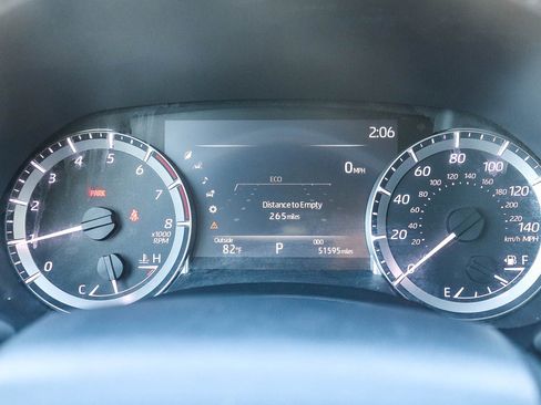 Used 2023 Toyota Highlander LE image 24