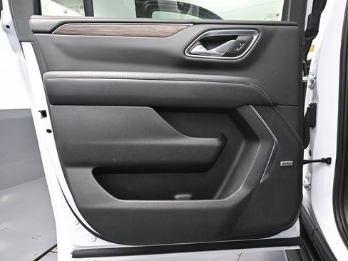 Used 2023 Chevrolet Suburban Premier image 40