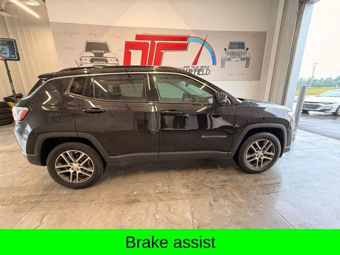 Used 2018 Jeep Compass Latitude w/ Popular Equipment Group FWD image 7