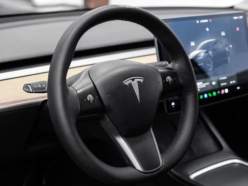 Used 2022 Tesla Model Y Long Range AWD/4WD image 15
