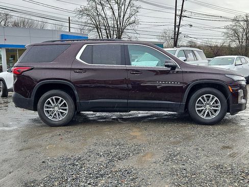 Used 2023 Chevrolet Traverse LT image 9