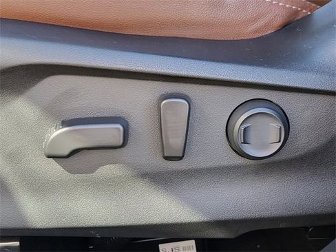 Used 2019 Subaru Forester Touring image 5