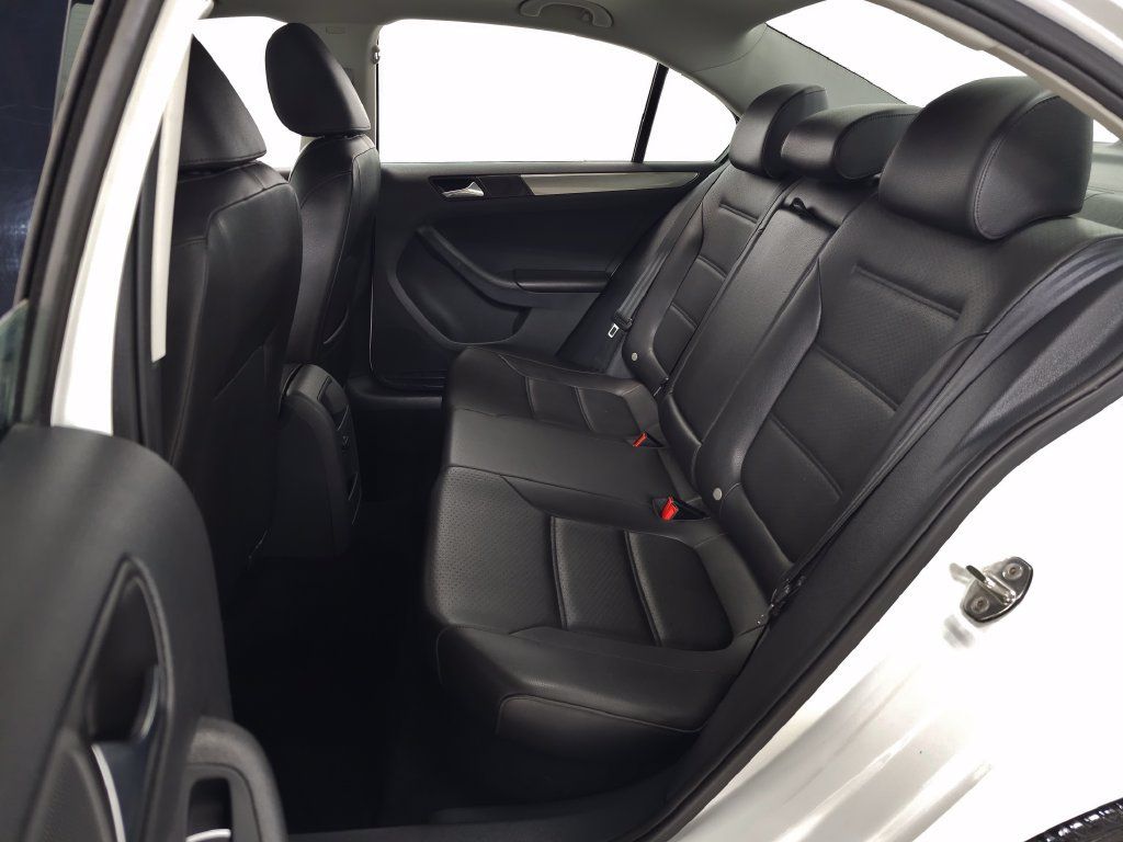 Used 2015 Volkswagen Jetta SE FWD image 25