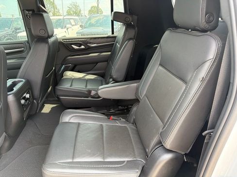 Used 2024 GMC Yukon XL Denali AWD/4WD image 8